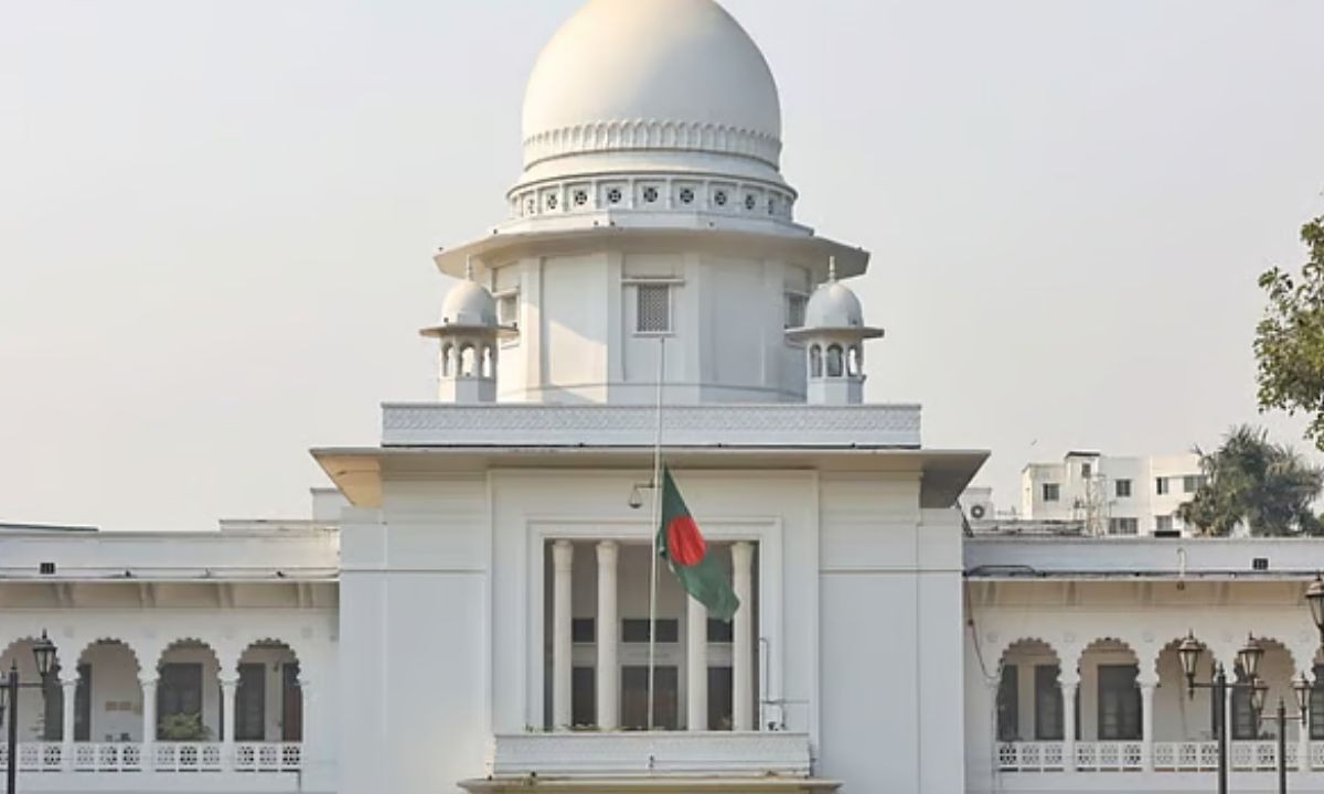 বরিশালে বিচারকের এজলাসে হট্টগোল: ৯ আইনজীবীর আদালত অবমাননা