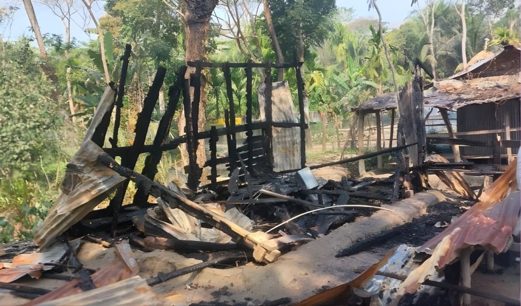 বাগেরহাটে বিএনপি কার্যালয়ে দগ্ধ অগ্নিকাণ্ড বাগেরহাটে বিএনপি কার্যালয়ে দগ্ধ অগ্নিকাণ্ড