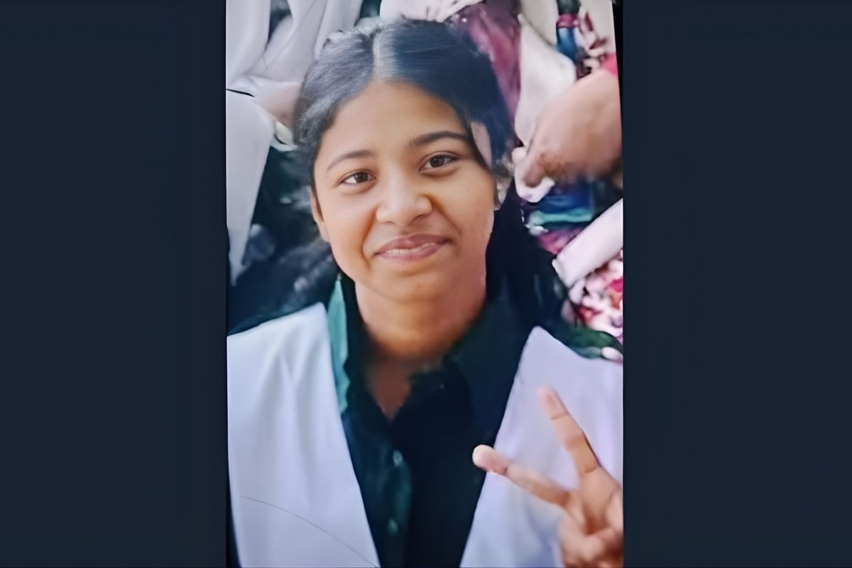 বাসার সামনে কুপিয়ে স্কুলছাত্রী হত্যা