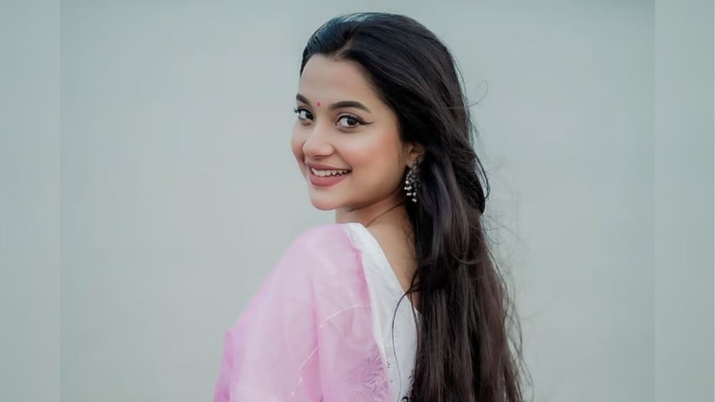 বিজ্ঞাপন থেকে পর্দায় নব্য তারকা পারুর জয়যাত্রা বিজ্ঞাপন থেকে পর্দায়: নব্য তারকা পারুর জয়যাত্রা