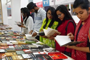 বিলম্বিত হলেও শুরু হলো বইয়ের উৎসব