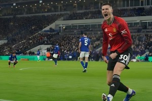 বেঞ্চ থেকে নেমে ফের ম্যান ইউনাইটেডের বাজপাখি সেস্কো