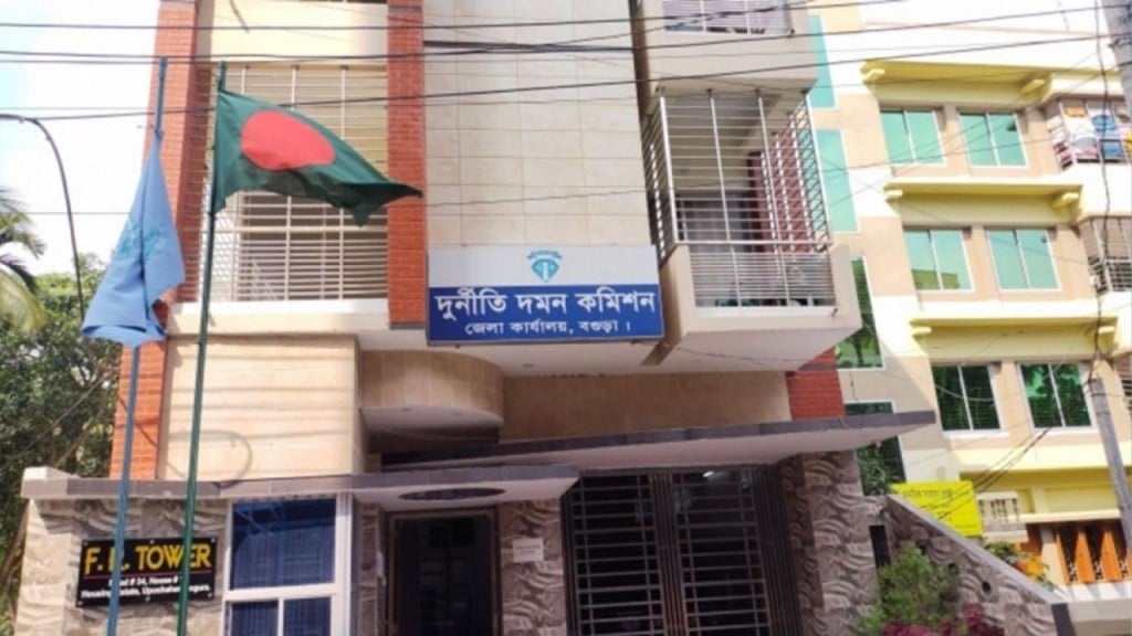 ব্যাংক কর্মকর্তার স্ত্রীর অবৈধ সম্পদ অর্জন দুদকের মামলা ব্যাংক কর্মকর্তার স্ত্রীর অবৈধ সম্পদ অর্জন: দুদকের মামলা