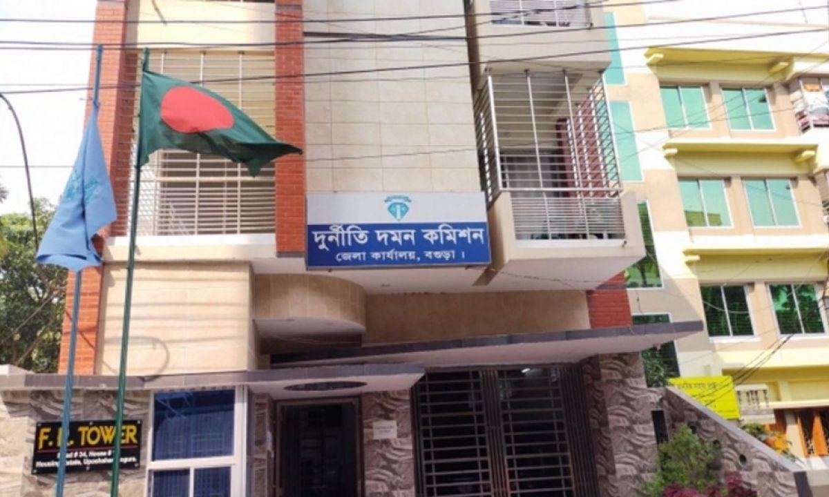 ব্যাংক কর্মকর্তার স্ত্রীর অবৈধ সম্পদ অর্জন: দুদকের মামলা