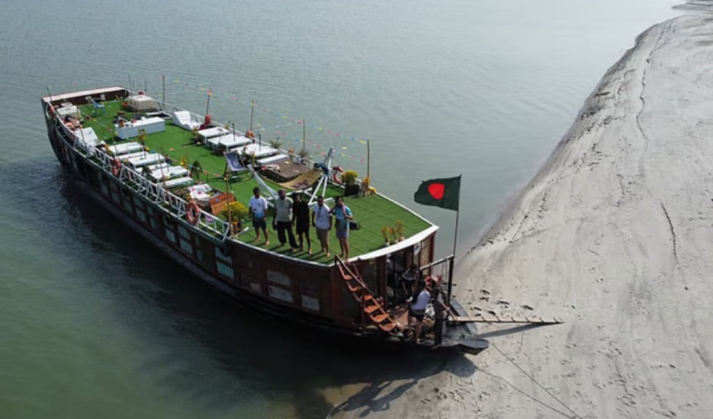 ব্রহ্মপুত্রে ‘মাস্তুল’ চিলমারীর নতুন দিগন্ত
