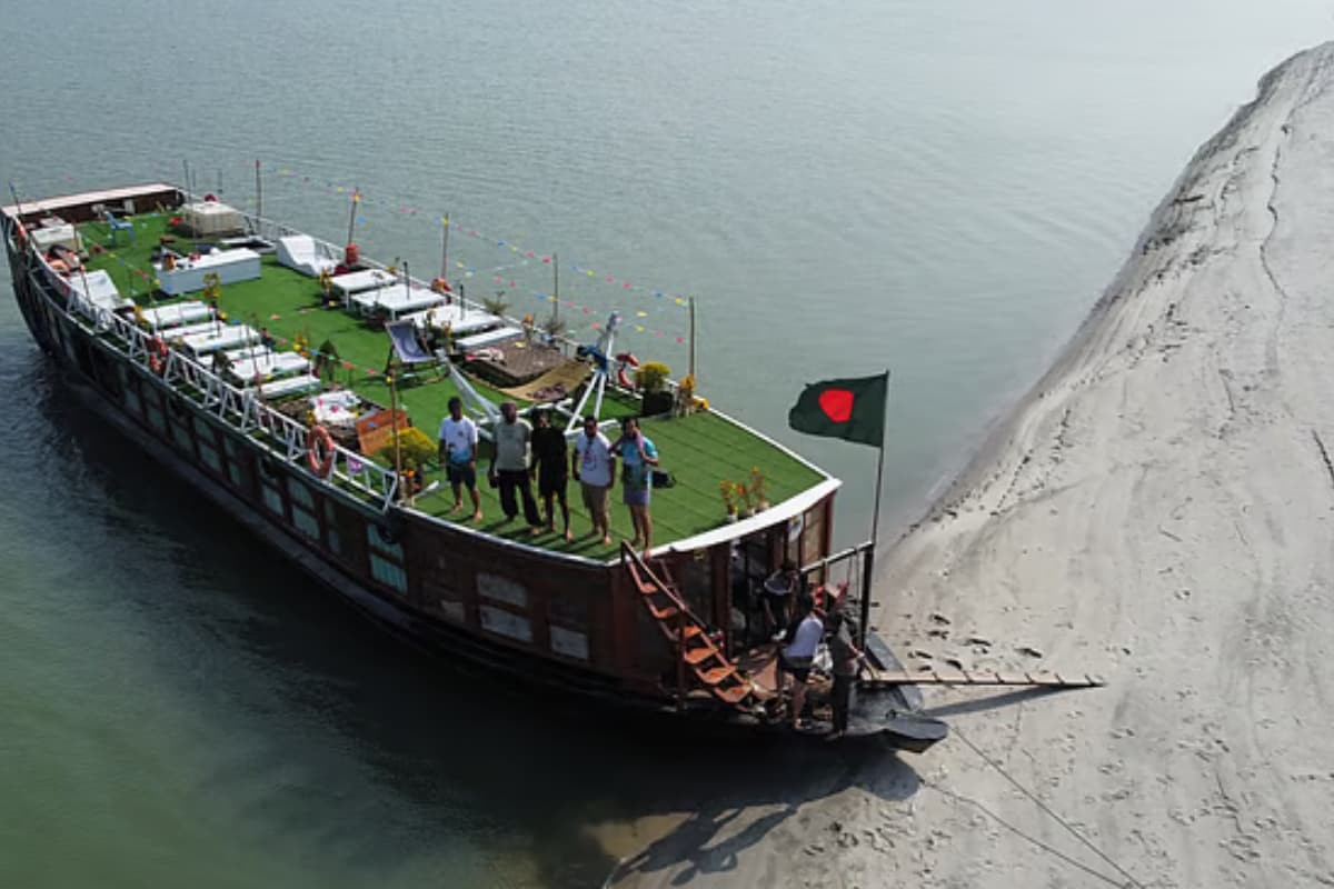 ব্রহ্মপুত্রে ‘মাস্তুল’: চিলমারীর নতুন দিগন্ত