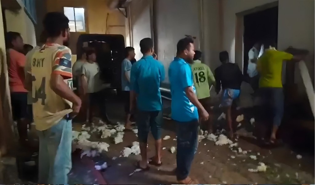 ভালুকায় স্পিনিং মিল অগ্নিকাণ্ডে কোটি টাকার ক্ষয় ভালুকায় স্পিনিং মিল অগ্নিকাণ্ডে কোটি টাকার ক্ষয়