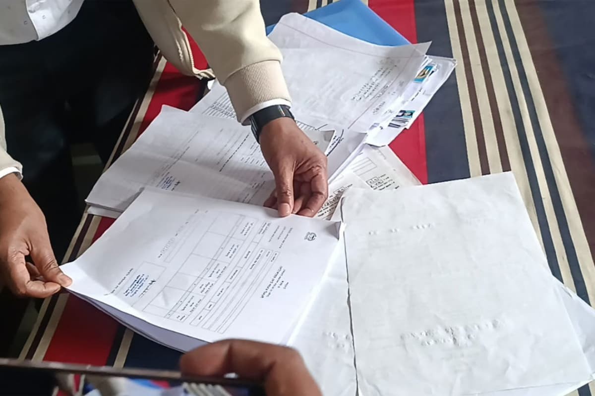 ভোট গণনার আগে স্বাক্ষর, প্রিজাইডিং কর্মকর্তা প্রত্যাহার