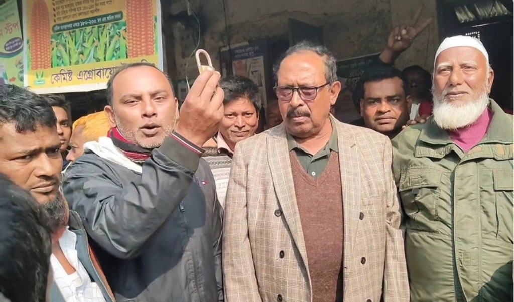 ভোট জয়েই খুলল আওয়ামী লীগ কার্যালয় ভোট জয়েই খুলল আওয়ামী লীগ কার্যালয়