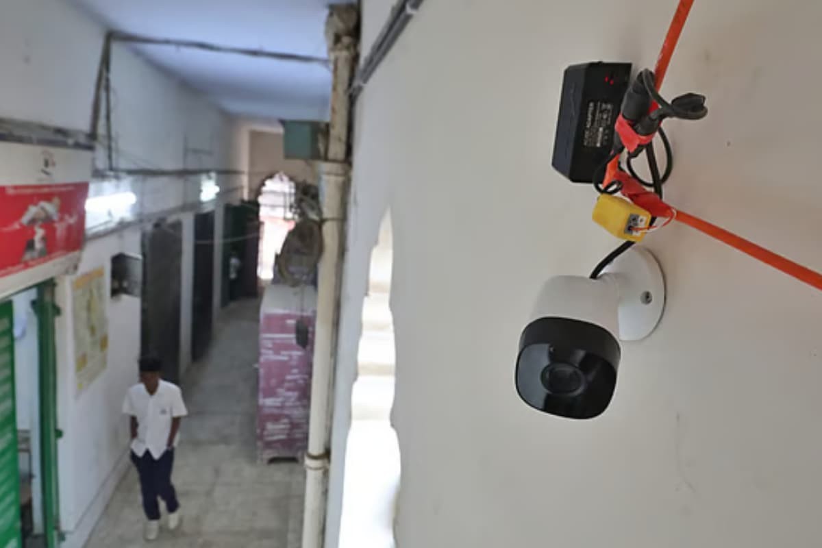 ভোটকেন্দ্রে মুঠোফোন প্রবেশ নিষিদ্ধ ঘোষণা