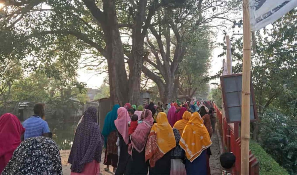 ভোটের জন্য মিছিলে ৫০ টাকা ভাড়া
