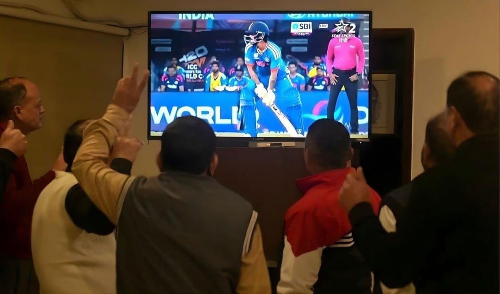মাঠে দর্শক বাড়াতে ভারত নতুন পথের সন্ধান