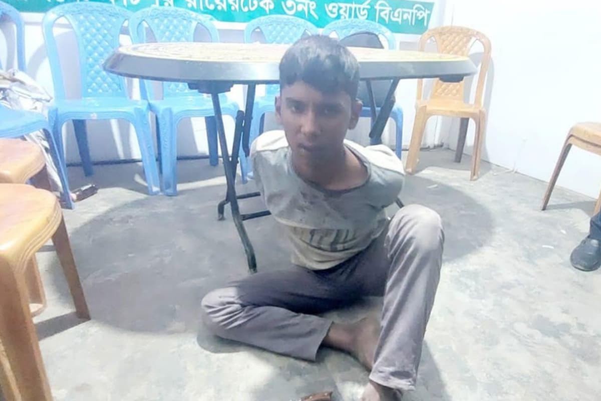 মোবাইল চুরি সন্দেহে পাঁচজনকে কুপিয়ে জখম