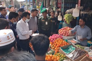 ম্যাজিস্ট্রেটের খবর পেয়েই ফল-লেবুর দাম কমল