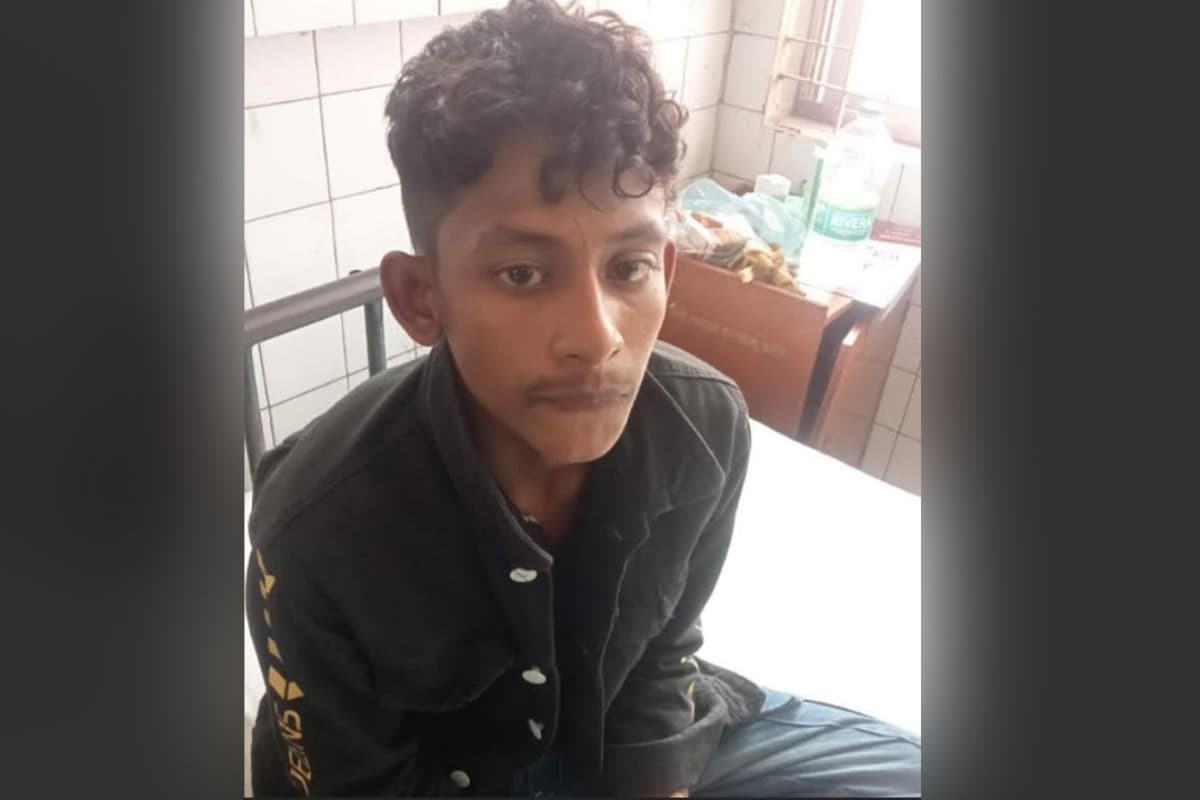 যুবকের পেট থেকে উদ্ধার ২২০০ পিস ইয়াবা