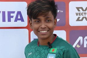 যেই মেয়েটি গোলপোস্টে আগুন ধরিয়েছিল, এখন সে গোলের মেশিন