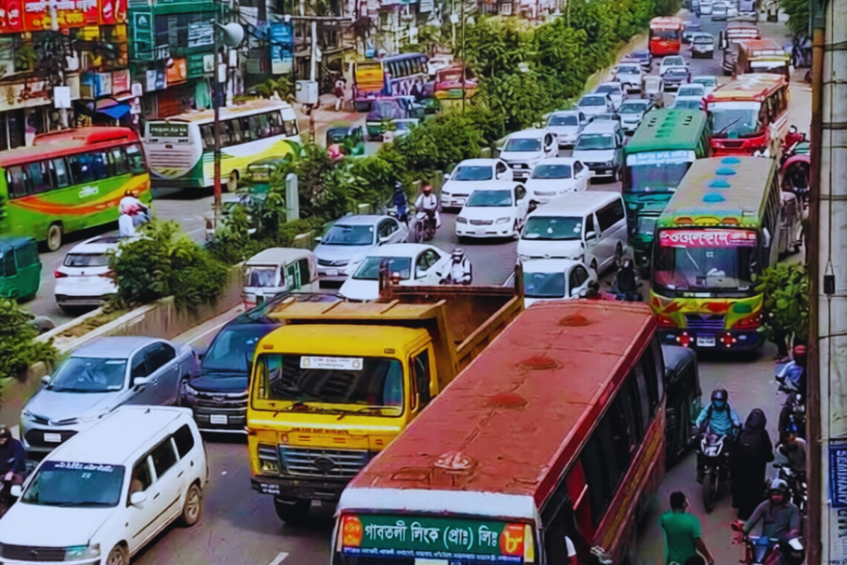 রাজধানীতে সকাল থেকেই তীব্র যানজটের ধাক্কা