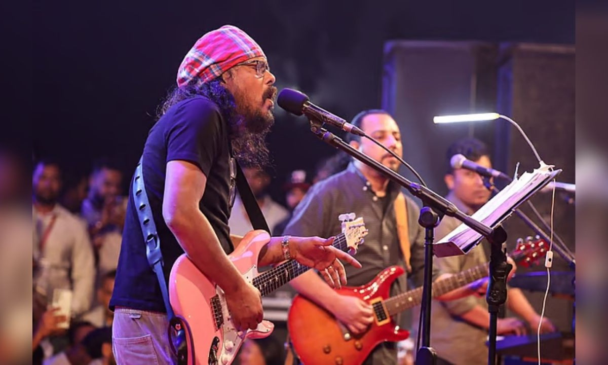 রাত পৌনে বারোটায় ‘বাংলাদেশ’ জেমসে মাতল মানিক মিয়া