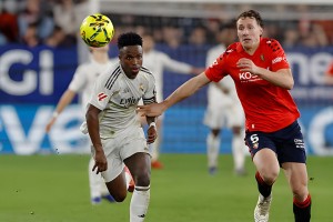 রিয়ালের হার দিয়েই ১৫ বছর পর শীর্ষে উঠার সুযোগ পেল বার্সা