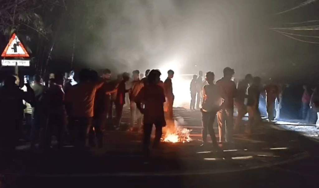লক্ষ্মীপুরে রিকশা চুরি পুলিশ এলাকাবাসী সংঘর্ষে আহত ১৫ লক্ষ্মীপুরে রিকশা চুরি: পুলিশ-এলাকাবাসী সংঘর্ষে আহত ১৫