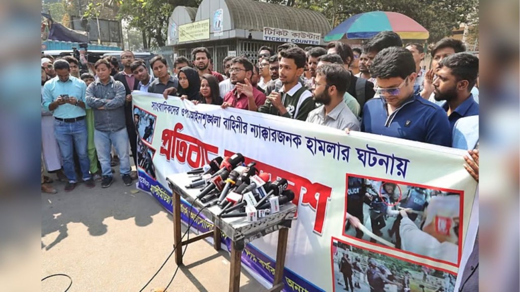শাহবাগে সাংবাদিকদের ওপর হামলা পুলিশি বর্বরতার বিচার দাবি শাহবাগে সাংবাদিকদের ওপর হামলা: পুলিশি বর্বরতার বিচার দাবি