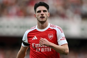 শিরোপার দৌড়ে বাধা খেল আর্সেনাল