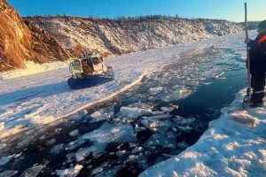 শীতে জমে যাওয়া বৈকাল হ্রদে ভ্রমণ দুর্ঘটনায় সাত চীনা ও এক রুশ নিহত