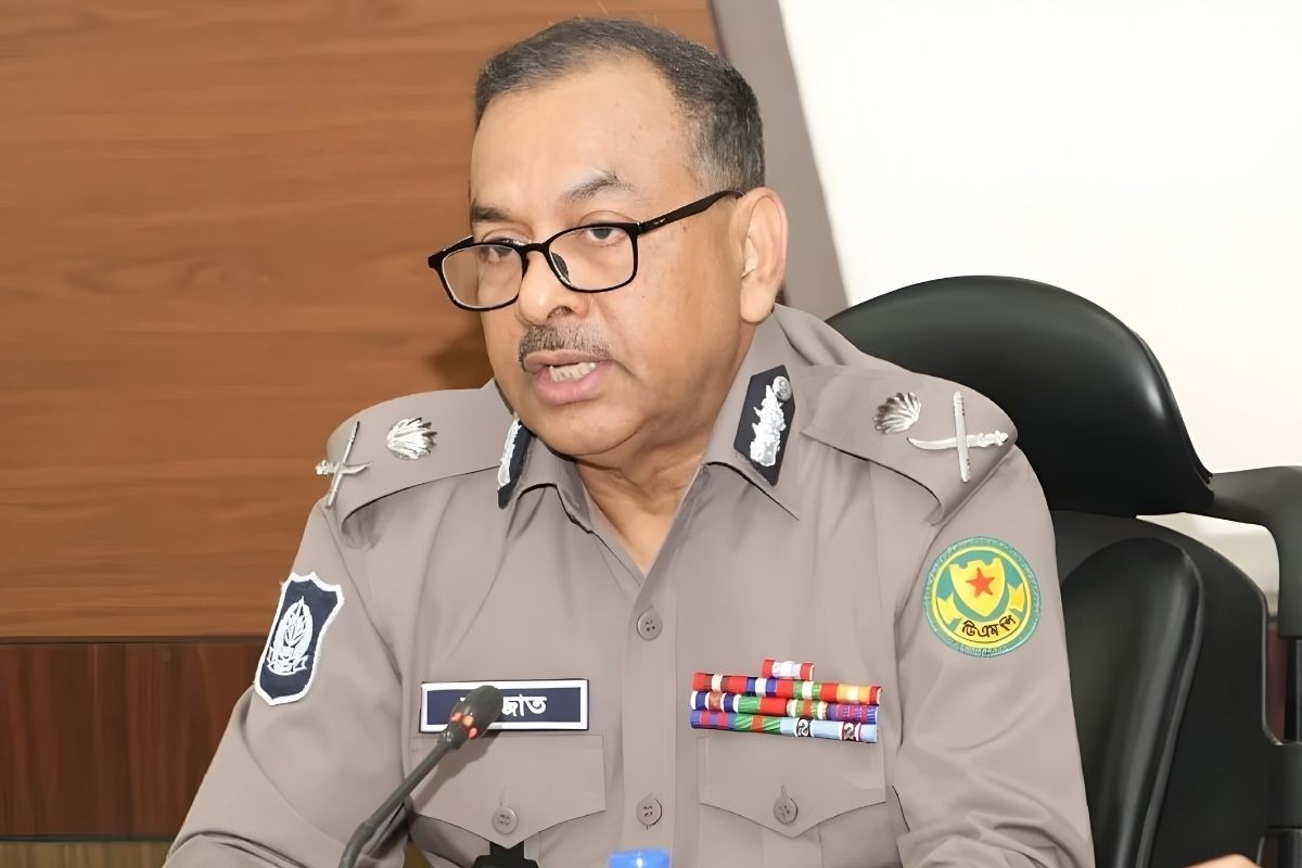সংঘর্ষে আহত ১৬ পুলিশ, ডিএমপির বক্তব্য