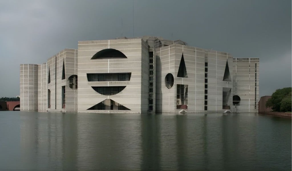 সংসদে প্রবেশ করছেন শপথ নেওয়ার জন্য নবনির্বাচিত এমপিরা