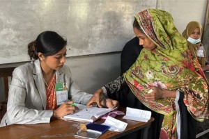 সকালে ধীরগতি ভোট, অভিযোগ-বক্তব্য