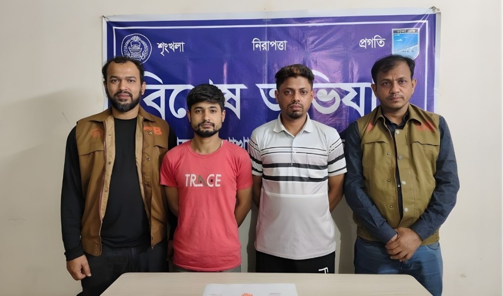 সাভারে ডিবি অভিযানে দুই মাদককারবারি গ্রেপ্তার সাভারে ডিবি অভিযানে দুই মাদককারবারি গ্রেপ্তার