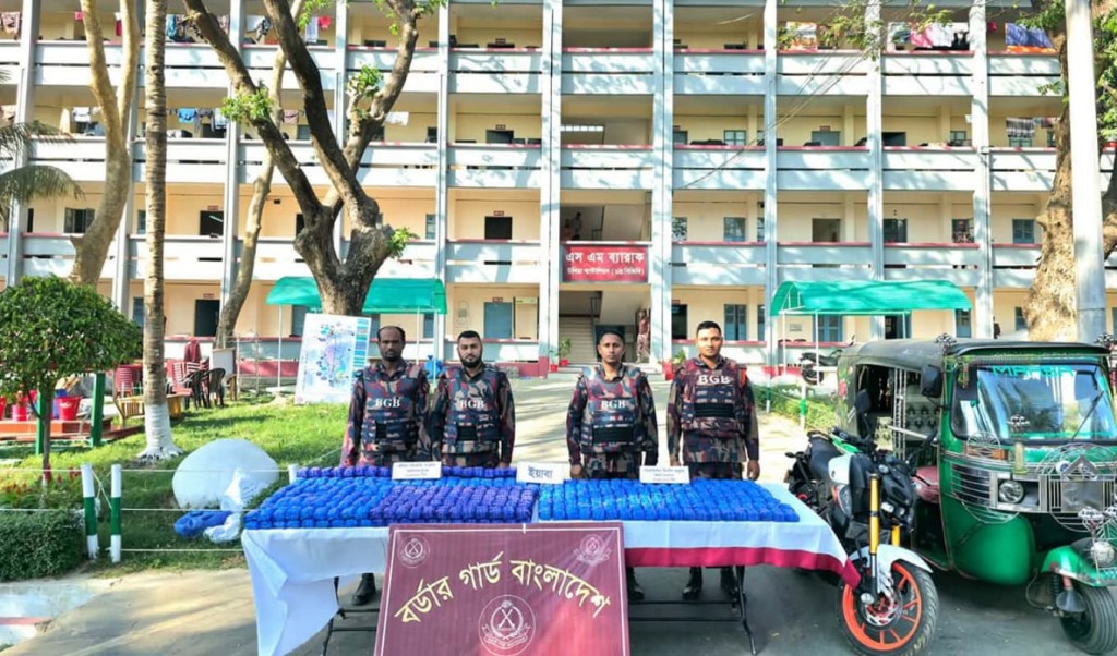 সীমান্তে দুই অভিযানে বিপুল ইয়াবা উদ্ধার