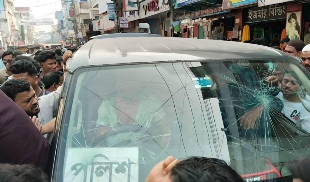 সৈয়দপুরে পুলিশ মারধরের ঘটনায় আসামি ছিনতাই সৈয়দপুরে পুলিশ মারধরের ঘটনায় আসামি ছিনতাই
