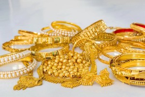 স্বর্ণবাজারে অস্থিরতা, ক্রেতাদের হতাশা বৃদ্ধি