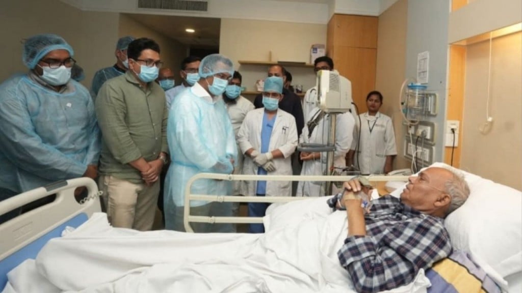হাসপাতালে চিকিৎসাধীন রিজভীর শয্যাপাশে বিএনপি নেতা তারেক রহমান হাসপাতালে চিকিৎসাধীন রিজভীর শয্যাপাশে বিএনপি নেতা তারেক রহমান