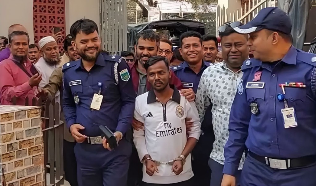 হিরো আলম গ্রেফতার ভোট দেওয়ার সময় হিরো আলম গ্রেফতার: ধর্ষণ-নির্যাতন মামলা