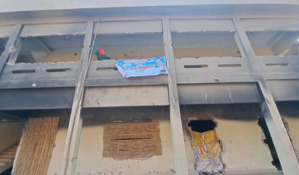১৮ মাস পর রাজবাড়ীতে দলীয় কার্যালয়ে কার্যক্রম শুরু করলো আওয়ামী লীগ