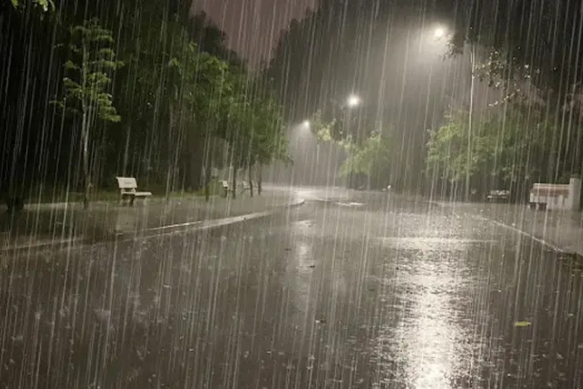 মধ্যরাতে তিন অঞ্চলে ঝড়ের আশঙ্কা