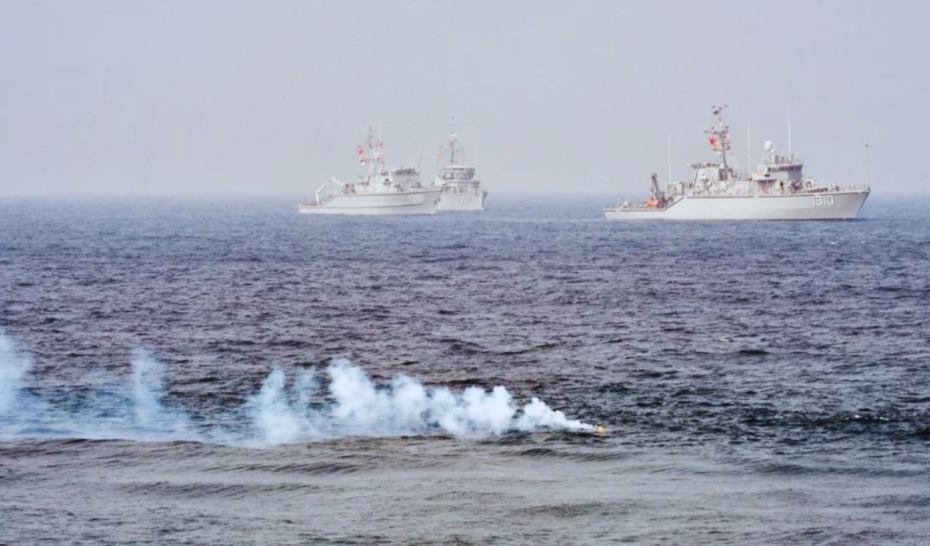 Irans Naval Mines Threaten Strait Passage ইরানের মাইন কৌশল, হরমুজে নতুন উত্তেজনা