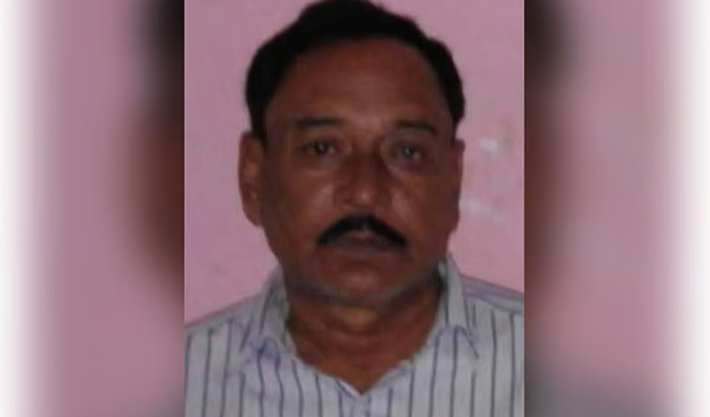 Pickup Van Loses Control Elderly Man Killed পিকআপ ভ্যান নিয়ন্ত্রণ হারিয়ে দোকানে ঢুকে বৃদ্ধের মৃত্যু
