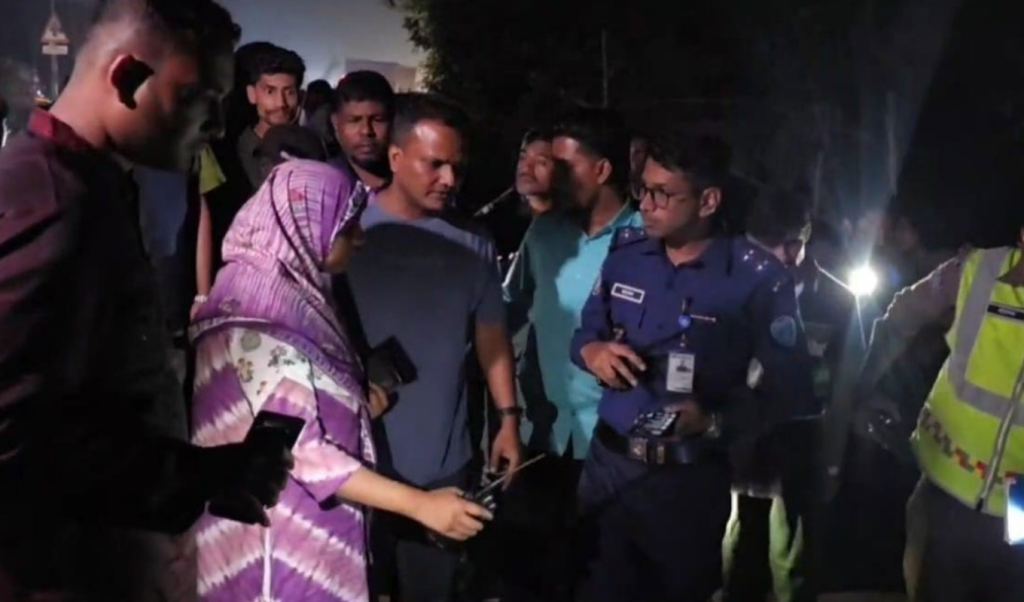 অটোরিকশা ছিনতাইয়ের সময় ছিনতাইকারীদের ধাক্কায় চালকের প্রাণহানি অটোরিকশা ছিনতাইয়ের সময় ছিনতাইকারীদের ধাক্কায় চালকের প্রাণহানি