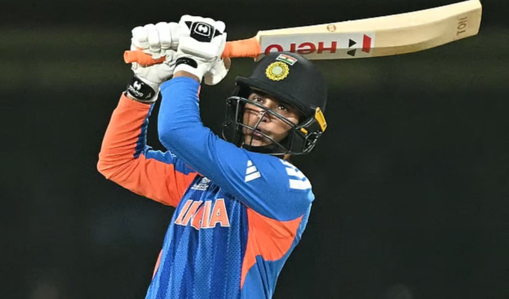 অভিষেক শীর্ষস্থান ধরে রাখলেও বরুণ খুইলেন অভিষেক শীর্ষস্থান ধরে রাখলেও বরুণ খুইলেন