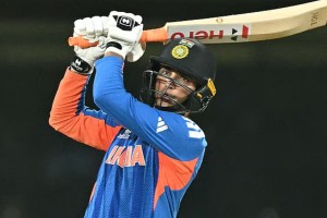অভিষেক শীর্ষস্থান ধরে রাখলেও বরুণ খুইলেন