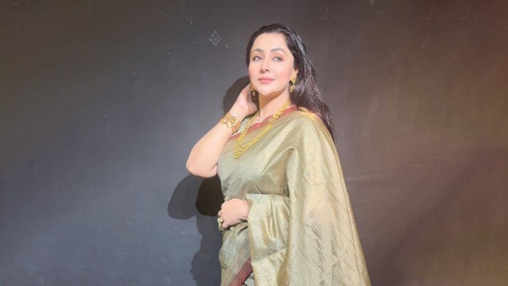 অমর একুশে বইমেলায় কণ্ঠশিল্পী ইভার কাব্যগ্রন্থ ‘চিঠি অমর একুশে বইমেলায় কণ্ঠশিল্পী ইভার কাব্যগ্রন্থ ‘চিঠি’