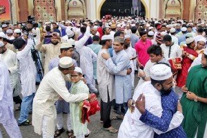 আজ ঈদ, উৎসব আনন্দে ভাসছে দেশ