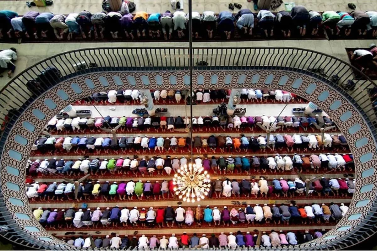 আজ পবিত্র লাইলাতুল কদর