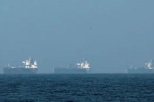 আরব উপসাগরে রণক্ষেত্র: ২৪ ঘণ্টায় পাঁচ জাহাজে হামলা