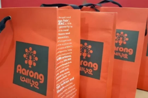 আড়ংকে শপিং ব্যাগের অতিরিক্ত অর্থ নেওয়া বন্ধের আইনি নোটিশ