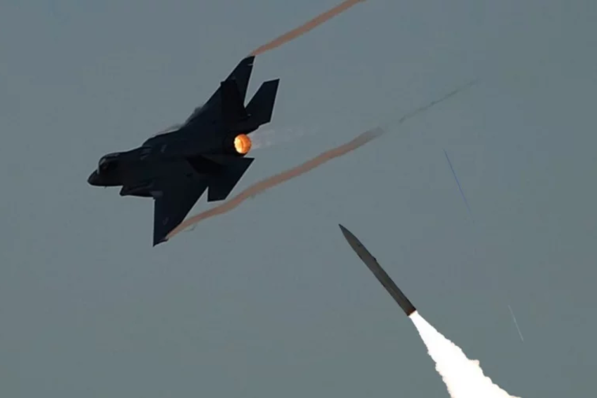 ইরানের আকাশে মার্কিন এফ-১৫ লক্ষ্যবস্তু ক্ষেপণাস্ত্র