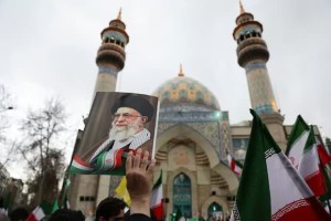 ইরানের বিরুদ্ধে উত্তেজনা ও আন্দোলনের আহ্বান